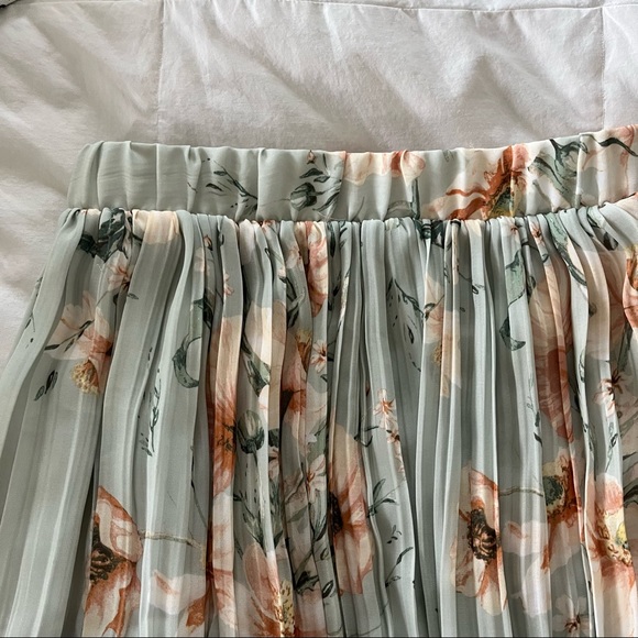 Floral Pleated Skirt - Picture 5 of 6